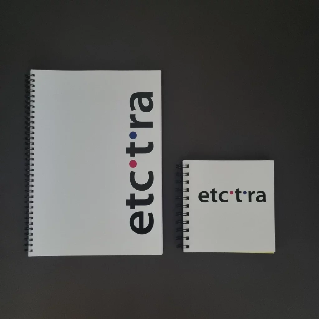 Kollegieblock med Etceteras logotyp – ett exempel på trycksaker för företag.