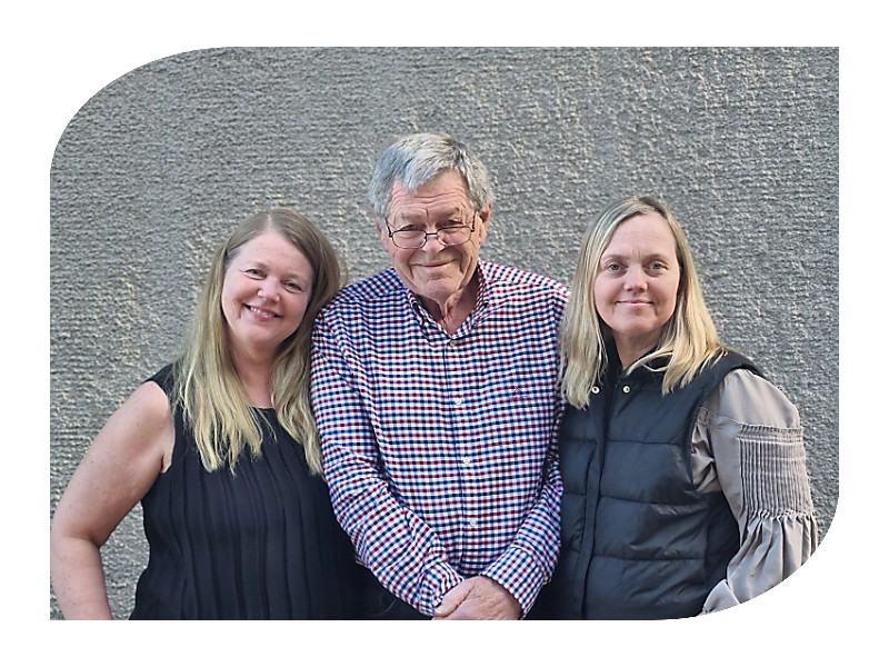 Marie och Malin tillsammans med Jan som startade företaget.